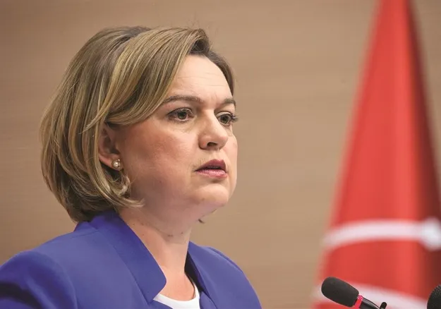 CHP'de kılıçlar çekildi-1