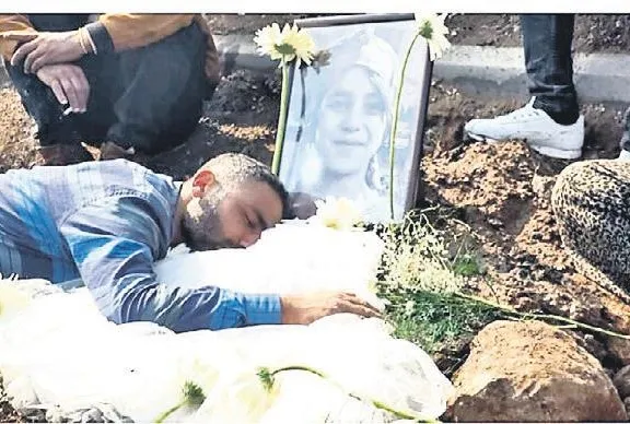 Yine gelinlik tartışması!