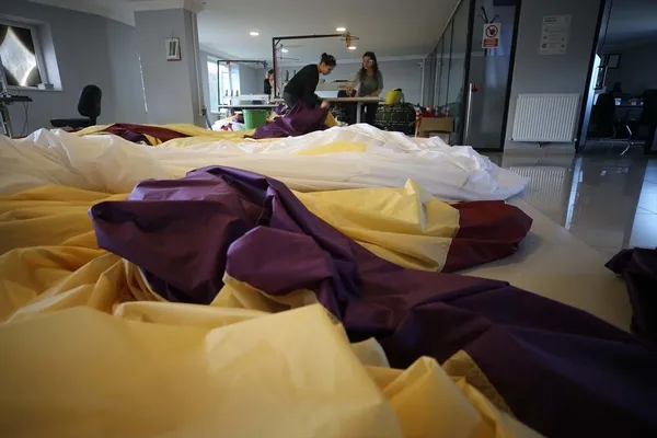 tanesi-100-bin-euro-kapadokyada-sicak-hava-balonu-yapan-firmalar-yuzde-100-yerli-kumas-icin-kollari-sivadi-1634896816658.jpg Tanesi 100 bin euro! Kapadokya'da sıcak hava balonu yapan firmalar yüzde 100 yerli kumaş için kolları sıvadı-12