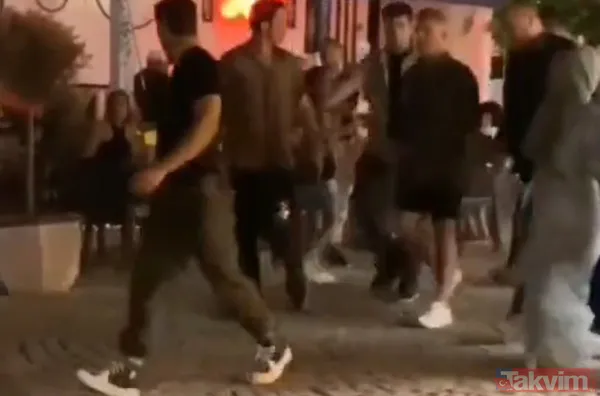 Bu neyin şovu! Alaçatı sokaklarında 10 korumayla gezen Özcan Deniz fena dalga konusu oldu "Tek başına yürüse zaten 2 kişi tanır" - 8