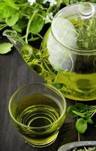 Yeşil çayla keskin dişler