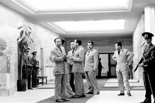 27-mayis-darbesi-nedir-27-mayis-1960-darbesi-kime-yapti-adnan-menderes-nasil-ve-neden-idam-edildi-27-mayis-dar-1653654500009.jpg 27 Mayıs Darbesi nedir? 27 Mayıs 1960 Darbesi kime yapıldı? Adnan Menderes nasıl ve neden idam edildi? 27 Mayıs Darbe bildirisi!-5