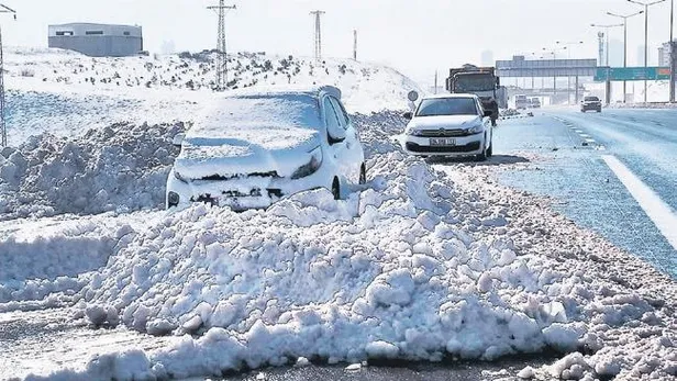 buyukseyir-belediyesi-kar-16-milyon-istanbulluyu-esir-aldi-ibb-yasanan-afete-kulaklarini-tikadi-1643238149146.jpeg