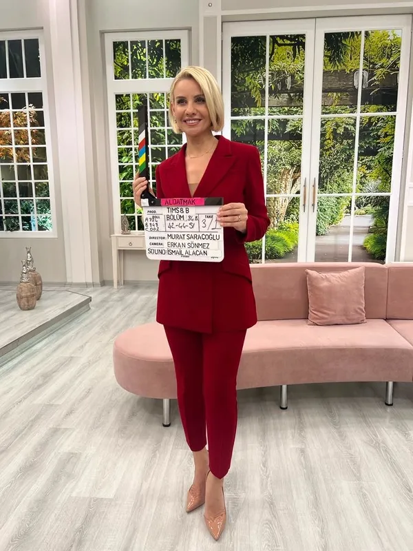 esra-erol-aldatmakta-kendi-programini-sunacak-aldatmak-34-bolum-2-fragmani-heyecanlandirdi-tum-turkiyeye-acikl-1686152488101.jpeg Esra Erol Aldatmak’ta kendi programını sunacak! Aldatmak 34. bölüm 2. fragmanı heyecanlandırdı: "Tüm Türkiye'ye açıklar mısınız?"-2