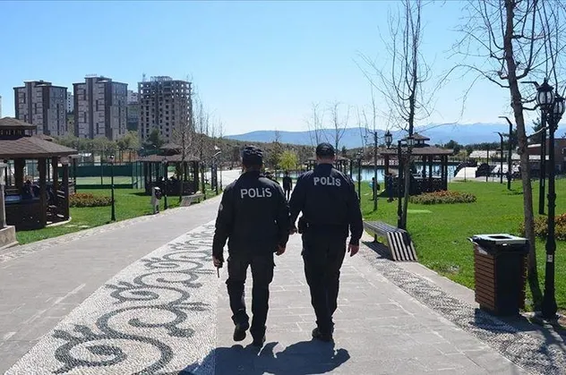 Sokağa çıkma kısıtlamasını ihlal eden 24 bin 437 kişiye adli ya da idari işlem uygulandı
