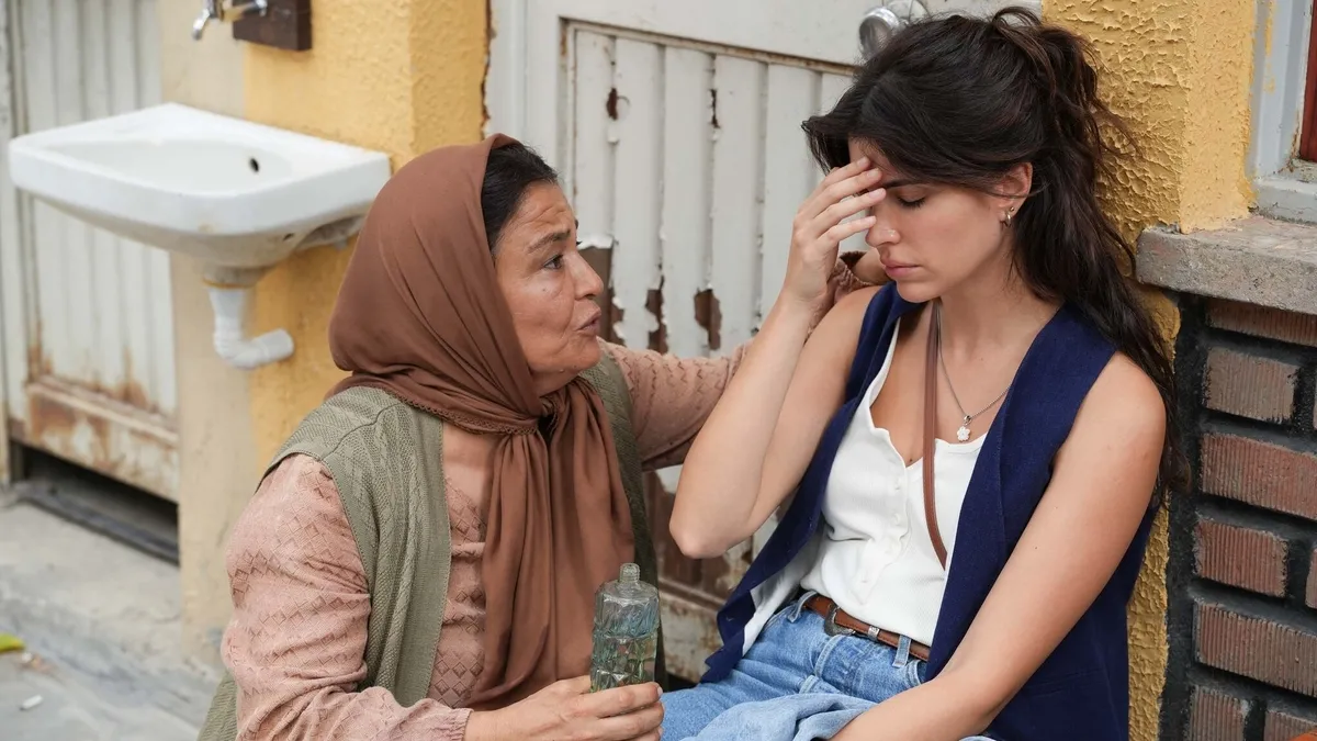 1790932972223.jpg Perşembe’nin Güneşi Yine atv’de doğdu! Reyting şampiyonu dizide Leyla ölümden döndü, bağ evinde büyük yüzleşme-3
