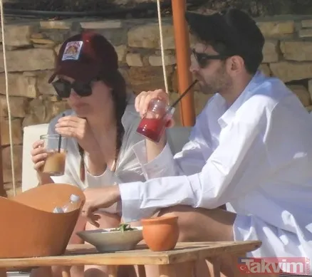 Bensu Soral ile eşi Hakan Baş boşanmanın eşiğinden dönmüştü 'basiretimiz bağlandı' Yatta dudak dudağa romantik anlardan sonra... - 24