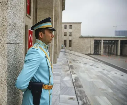 Meclis tören polislerine turkuaz üniforma