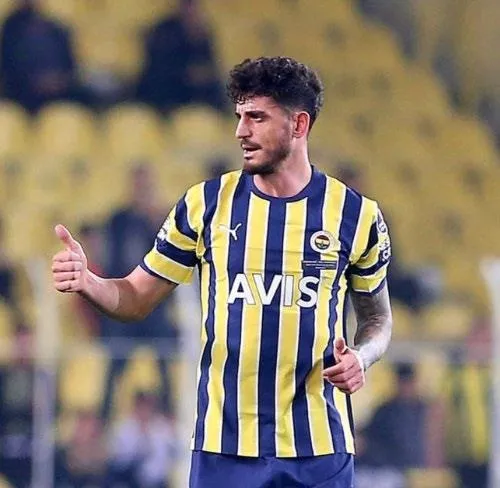 abdullah-avci-ile-u15-oyuncusu-arasinda-keyifli-sohbet-yine-yan-pas-diyorlar-1704842705407.jpeg Abdullah Avcı ile U15 oyuncusu arasında keyifli sohbet: Yine yan pas diyorlar!-3