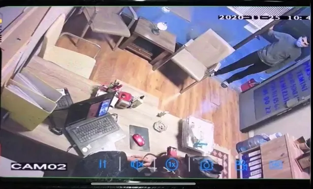 SON DAKİKA: Telefon hırsızı suç makinesini 'terlik' ele verdi!-3