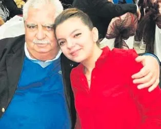 Eski başkana çapraz infaz!