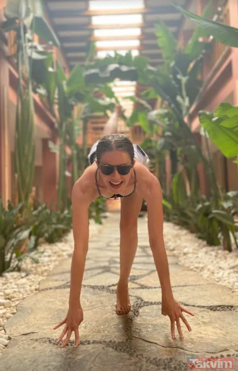 Bir Zamanlar Çukurova'nın Gülten'i Selin Genç tatilci moduna girdi sarı straplez elbisesiyle yaktı geçti! Her haliyle güzel - 15