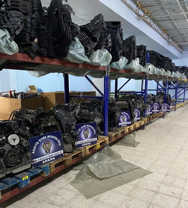 calinti-luks-otomobillerin-motorlarini-turkiyeye-getirdiler-adanada-change-operasyonu-1648539303794.jpg Çalıntı lüks otomobillerin motorlarını Türkiye'ye getirdiler! Adana'da 'change' operasyonu-2