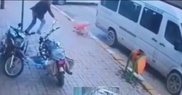 Köpeğin başına gelmeyen kalmadı! Minibüs ezdi sonra dubayla vurdular