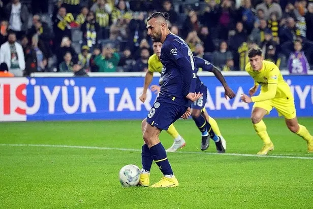 fenerbahce-1-0-geriye-dustugu-macta-villarreali-2-1-maglup-etmeyi-basardi-1670106540349.jpeg