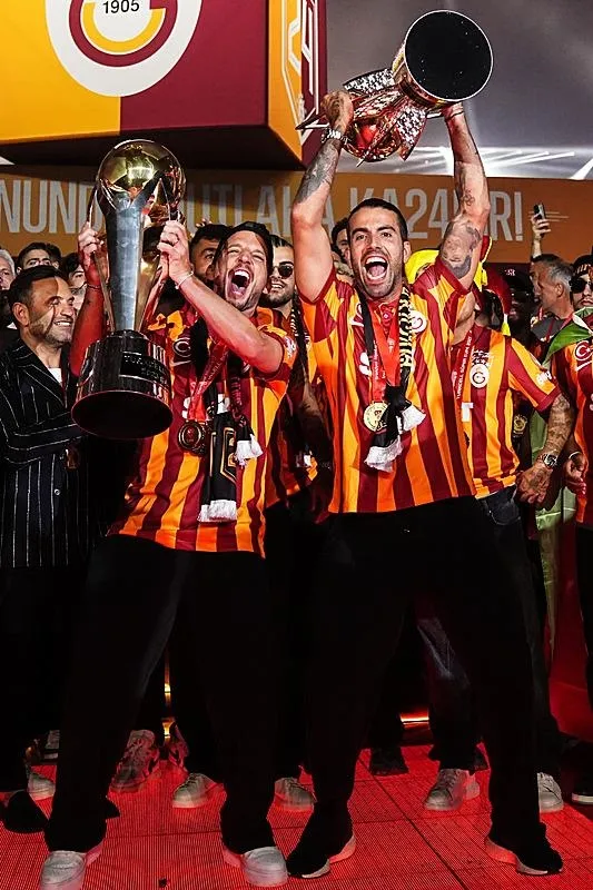 Çifte kupalı şampiyon Galatasaray yeni sezon planlaması için resmen düğmeye bastı-2