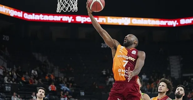 Aslan galibiyetle tanıştı