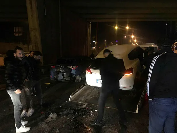 Şile Otoyolu'nda zincirleme trafik kazası: 2 yaralı-4