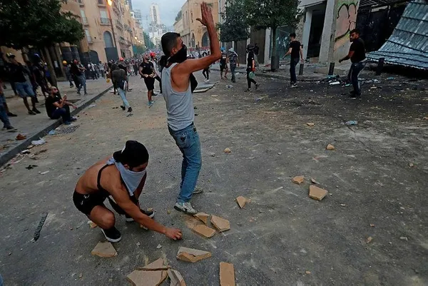 Lübnan'da tansiyon düşmüyor! Beyrut'ta güvenlik güçlerinden protestoculara müdahale-4