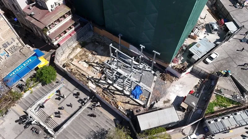 parcalari-hala-bogazin-dibinde-karakoyun-yikilan-camisi-yeniden-yukseliyor-1777549557033.jpg Parçaları hala boğazın dibinde: Karaköy’ün yıkılan camisi yeniden yükseliyor-2