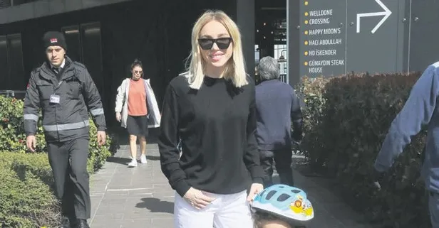 Gülşen, oğlu Azur Benan’la keyif yaptı