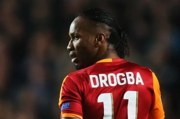 Galatasaray'ın eski yıldızı Dider Drogba'dan corona virüs mücadelesinde örnek davranış