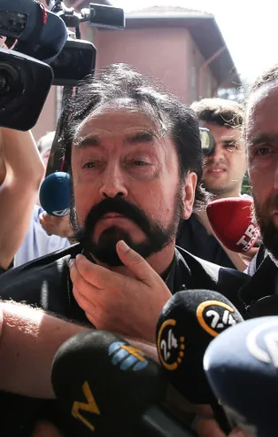 Adnan Oktar kaçmaya çalışırken yakalandı