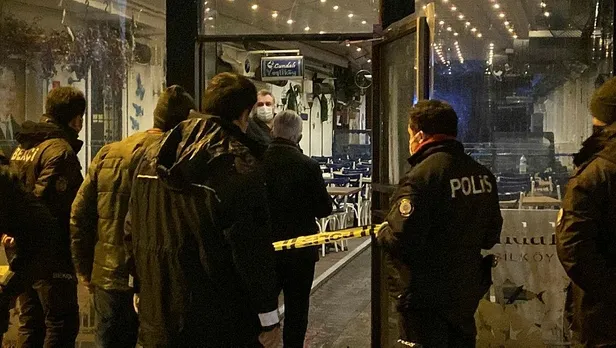 eski-besiktas-yoneticisi-safak-mahmutyazicioglu-silahli-saldirici-sonucu-hayatini-kaybetti-1643247300085.jpeg Ece Erken'in eşi Şafak Mahmutyazıcıoğlu silahlı saldırıda öldürüldü! İki şüpheli yakalandı! Olayın perde arkası aralanıyor...-4