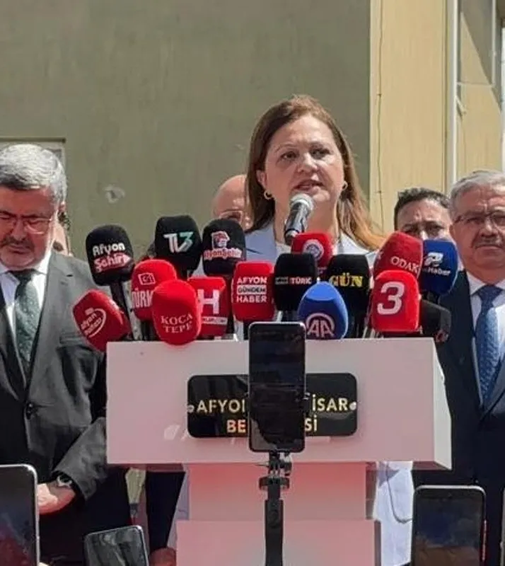 chpden-ak-partiye-gecen-burcu-koksal-vatandaslara-seslendi-memleketime-hizmet-etmeye-devam-edecegim-1778664525330.jpeg CHP'den AK Parti'ye geçen Burcu Köksal vatandaşlara seslendi: Memleketime hizmet etmeye devam edeceğim-2