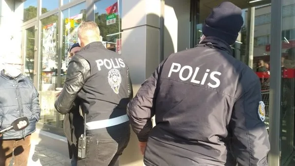 İYİ Parti Genel Başkanı Meral Akşener'e Uşak'ta protesto: Şehitlere saygı duymuyorsanız defolun gidin!-3