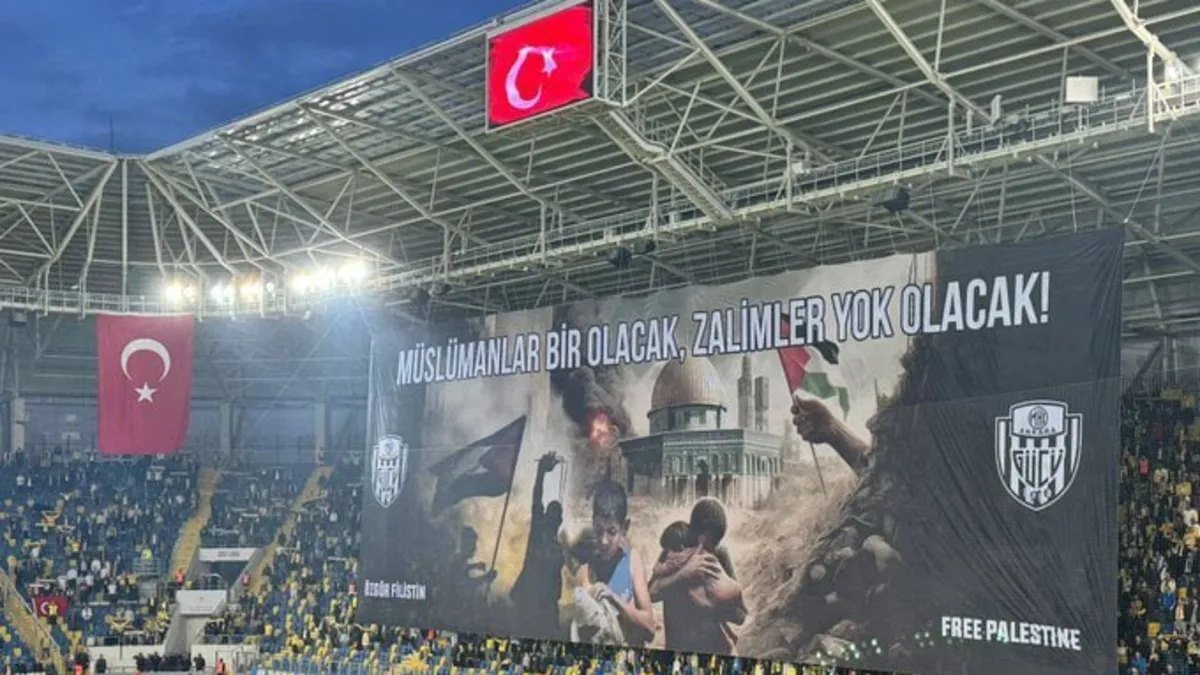 İZLE I MKE Ankaragücü taraftarından Filistin'e destek koreografisi!