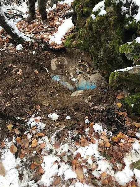 kalleslere-operasyon-bitliste-pkkli-teroristlere-ait-muhimmat-ele-gecirildi-1607620621419.jpeg Kalleşlere operasyon! Bitlis'te PKK'lı teröristlere ait mühimmat ele geçirildi-2