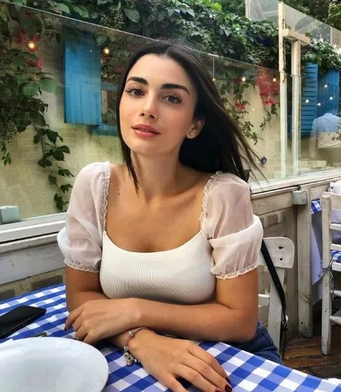 projesi-yil-sonu-biten-ozge-yagizdan-hayranlarini-mest-edecek-proje-kimse-tahmin-bile-edemez-1678097547687.jpg Projesi yıl sonu biten Özge Yağız'dan hayranlarını mest edecek proje! Kimse tahmin bile edemez!-3