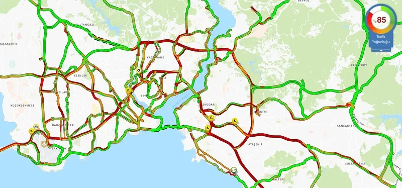 istanbulun-trafik-cilesi-devam-ediyor-haftanin-ucuncu-mesai-gununde-yine-yogunluk-olustu-iste-koprulerde-ve-yo-1706111346192.jpeg İstanbul'da trafik yoğunluğu yüzde 85! Haftanın üçüncü mesai gününde yollar kilitlendi: İşte köprülerde son durum...-3