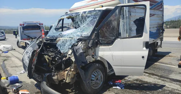 Mevsimlik işçileri taşıyan kamyonet devrildi: 5'i ağır 15 yaralı, 6'sı çocuk