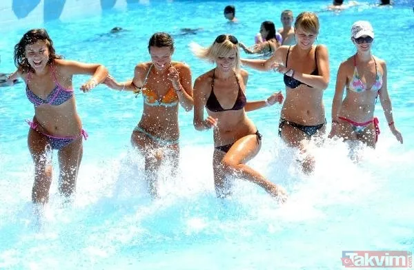 15 katlı dev ultra lüks gemi Kuşadası'nda! Esnafın yüzü güldü - 10