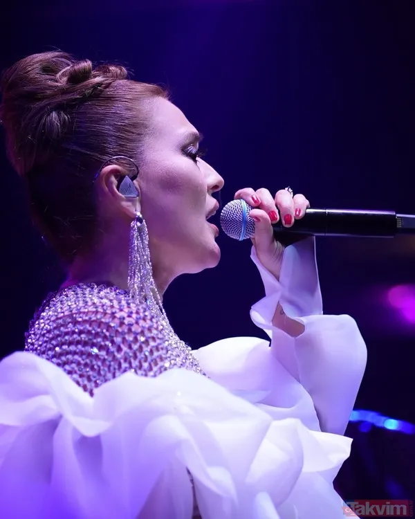 Demet Akalın tek gecede 20 ünlüyü sildi! Ortalık karışıyor mu... - 3