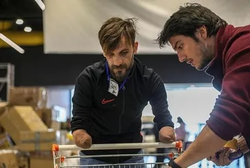 Afet bölgesine yardım aktı: Yürek ısıtan hikayeler