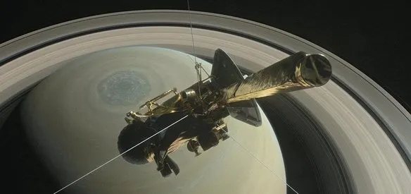 Amerikan Uzay ve Havacılık Dairesi'nin (NASA) Satürn keşif uydusu Cassini gezegenin halkaları ile yüzeyi arasındaki bölgeye ilk seferini yaptı