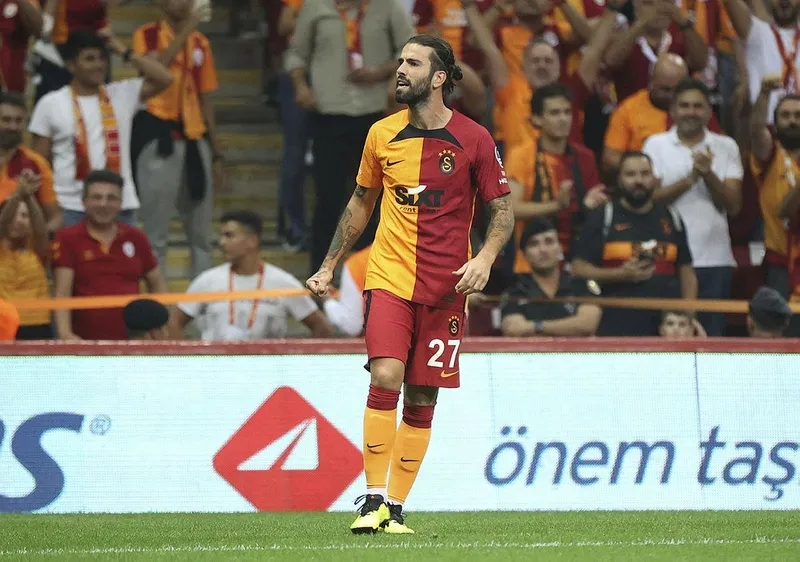 galatasarayda-sergio-oliveira-soku-fesih-ucreti-dudak-ucuklatti-1725517264396.jpeg