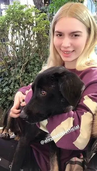 Estetik faciası mı oldu? Londra'da canı sıkılan Aleyna Tilki, sosyal medyada takipçileriyle buluştu-7