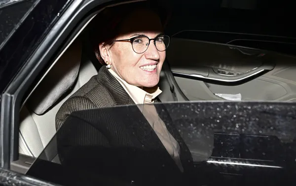 meral-akseneri-takan-yok-kemal-kilicdaroglu-adaylik-icin-fotograf-cektirmeye-gitti-1677837311840.jpg Meral Akşener'i takan yok! Kemal Kılıçdaroğlu adaylık için fotoğraf çektirmeye gitti-5
