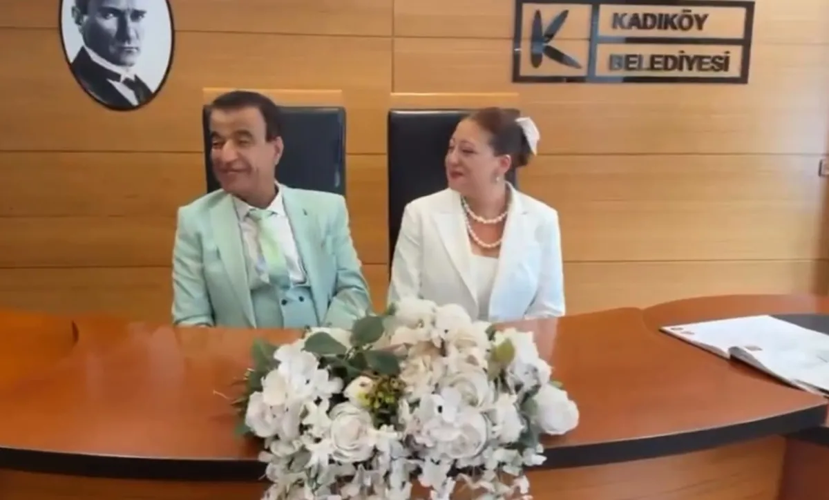 1786471718665.jpg ‘Bücür Cadı’nın Köfteci Abbas’ı Yunus Bülbül evlendi! Mutluluğunu böyle duyurdu: "Çok sevdiğim Neslihan Hanım ile imzamızı çaktık"-3