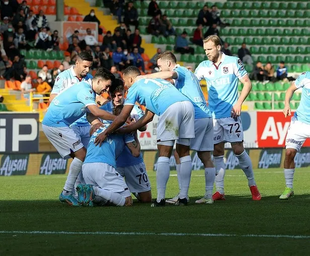 trabzonspor-alanyayi-devirdi-sampiyonluk-sarkilari-soyledi-1645396527655.jpeg Trabzonspor Alanya'yı devirdi... Şampiyonluk şarkıları söyledi-3