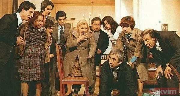 'Turşu sirkeli mi olur limonlu mu?' sahnesi dün gibi akıllarda! Yeşilçam'ın Neşeli Günler filminde inanılmaz hata! Münir Özkul öyle bir şey yapmış ki... - 7