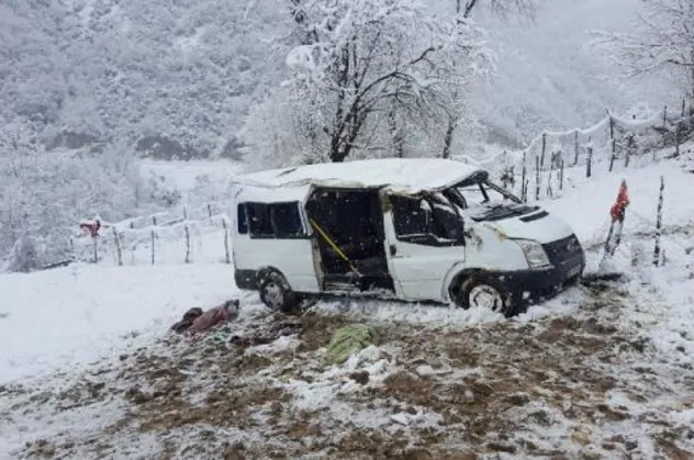 Samsun'da ikizleri ayıran kaza! Öğrenci servisi takla attı: Ölü ve yaralılar var