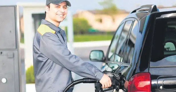 Pompada indirim devam ediyor! Benzinin litresi 20, motorin ise 23 lira seviyesine çekildi