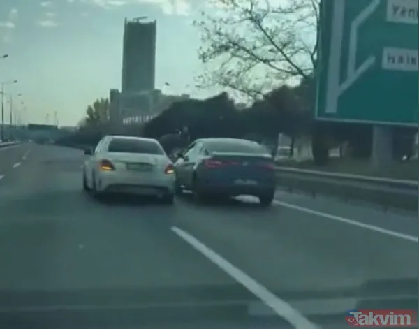 Trafikte akılalmaz görüntüler! Camdan sarkıp dehşet saçtı - 4