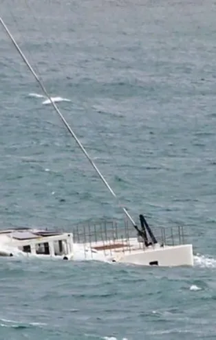 Bodrum'da şiddetli fırtına 8 milyon liralık lüks tekneyi alabora etti