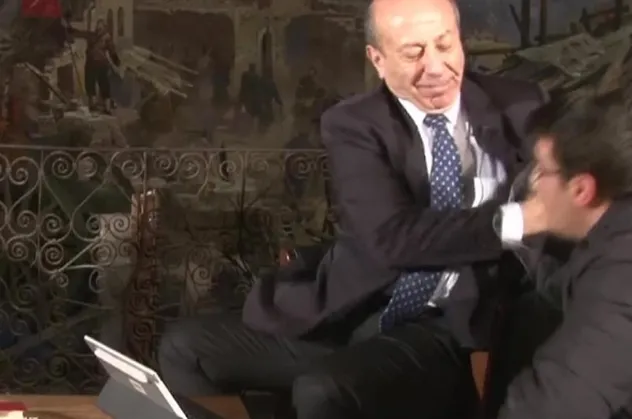CHP'liler bunca rezillikten sonra tokatçı Muharrem Sarıkaya'ya kulis vermek için sıraya girdi!